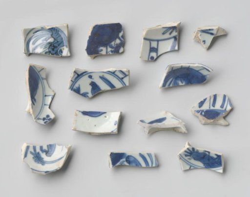 Fragments of bowls from the VOC ship 'Witte Leeuw'