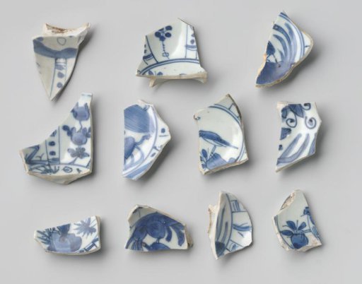 Fragments of bowls from the VOC ship 'Witte Leeuw'