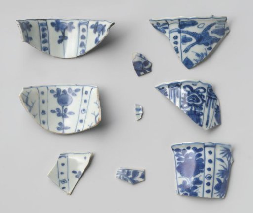 Fragments of bowls from the VOC ship 'Witte Leeuw'