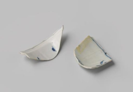 Fragments of bowls from the VOC ship 'Witte Leeuw'