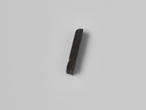 Printing type with on one side the character W and on the other H, from the wreck of the Dutch East India ship Hollandia