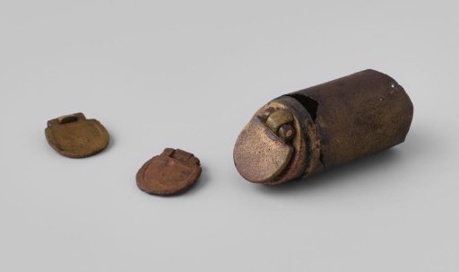 Tube of a fire engine with valve from the wreck of the Dutch East India ship Hollandia