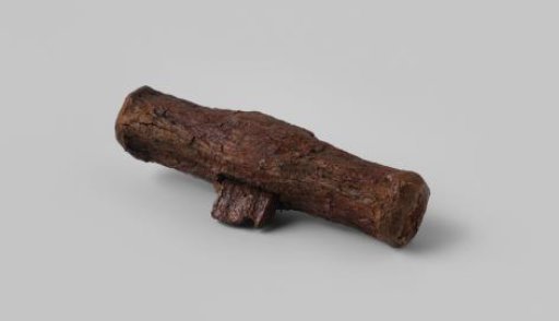 Hammerhead with part of handle from the wreck of the Dutch East Indiaman Hollandia