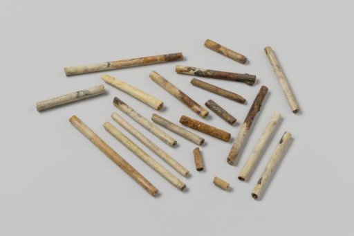 Fragments of pipe stems from the wreck of the East Indiaman Hollandia