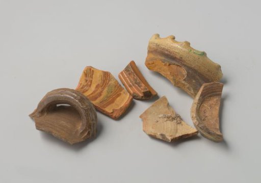 Fragments of stoneware and earthenware from the wreck of the East Indiaman Hollandia