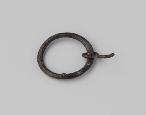 Ring-shaped fragment with a link from the wreck of the East Indiaman Hollandia