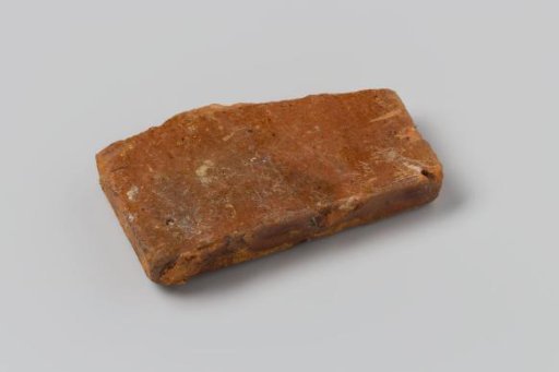 Tile fragment from the wreck of the East Indiaman Hollandia
