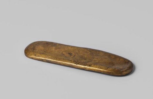 Lid of a tobacco box from the wreck of the East Indiaman Hollandia