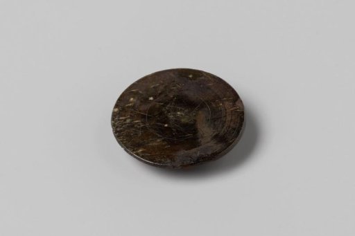 Button from the wreck of the East Indiaman Hollandia