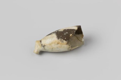 Fragment of a pipe bowl from the wreck of the East Indiaman Hollandia