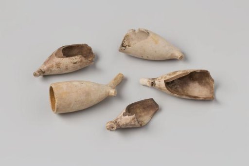 Fragments of Pipe Bowls from the Wreck of the East Indiaman Hollandia