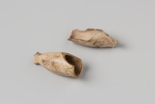 Fragments of Pipe Bowls from the Wreck of the East Indiaman Hollandia