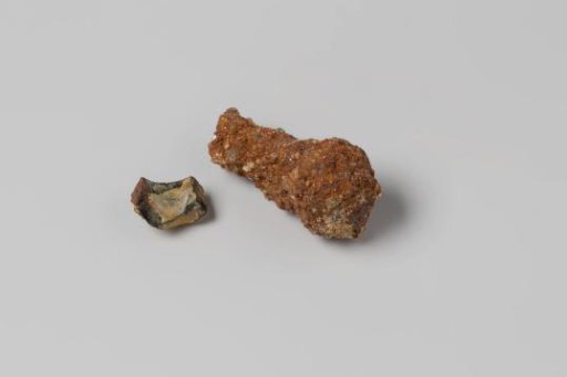 Concretion and glass shard from the wreck of the East Indiaman Hollandia