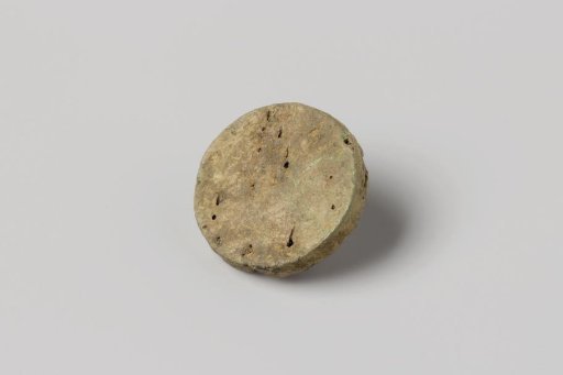 Button from the wreck of the East Indiaman Hollandia