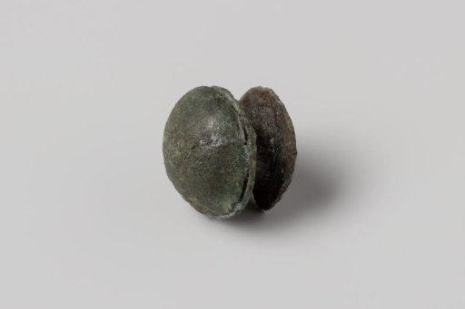 Button from the wreck of the East Indiaman Hollandia