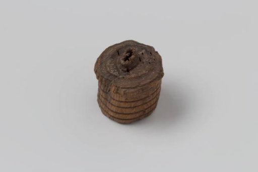 Lid fragment from the wreck of the East Indiaman Hollandia