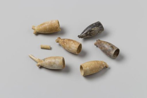 Pipe bowls and fragment of a pipe stem from the wreck of the East Indiaman Hollandia