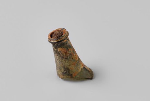 Neck with cork of a wine bottle from the wreck of the East Indiaman Hollandia