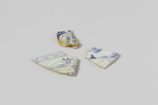 Sherds of plates from the wreck of the East Indiaman Hollandia