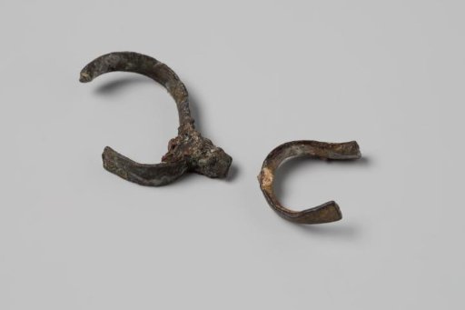 Fragments of Needles from the Wreck of the East Indiaman Hollandia