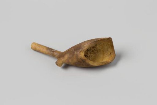 Fragment of a pipe bowl with a piece of stem from the wreck of the East Indiaman Hollandia