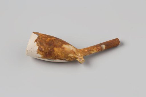 Pipe bowl with a piece of stem from the wreck of the East Indiaman Hollandia