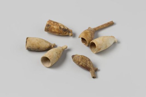 Pipe bowls from the wreck of the East Indiaman Hollandia