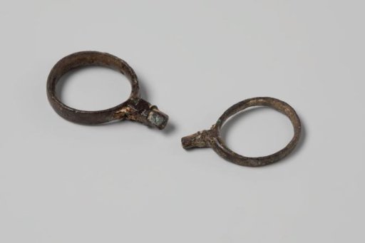 Pins from the wreck of the East Indiaman Hollandia