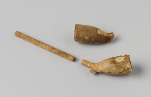 Pipe bowls and fragment of a pipe stem from the wreck of the East Indiaman Hollandia