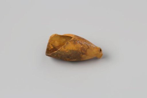 Fragment of a pipe bowl from the wreck of the East Indiaman Hollandia