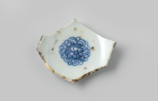 Base fragment of a cup from the wreck of the East Indiaman Hollandia