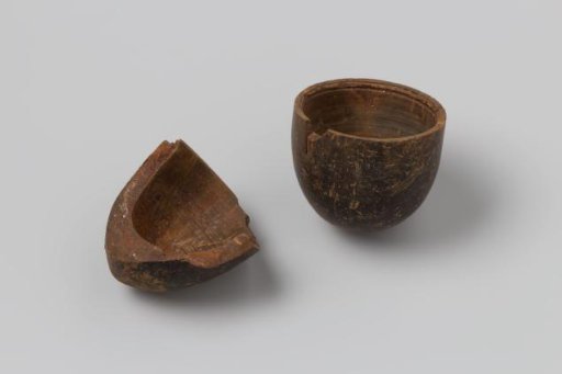 Fragments of a pot from the wreck of the East Indiaman Hollandia