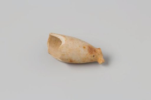 Fragment of a pipe bowl from the wreck of the East Indiaman Hollandia