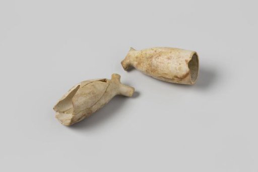 Pipe bowls from the wreck of the East Indiaman Hollandia