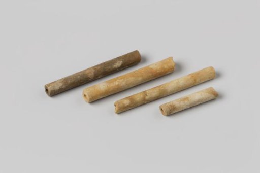 Fragments of clay pipes from the wreck of the East Indiaman Hollandia
