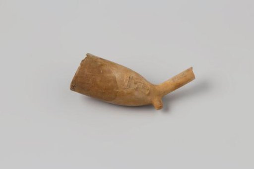 Fragment of a pipe bowl with a piece of stem from the wreck of the East Indiaman Hollandia