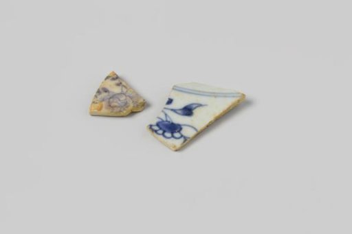 Fragments of plates from the wreck of the East Indiaman Hollandia