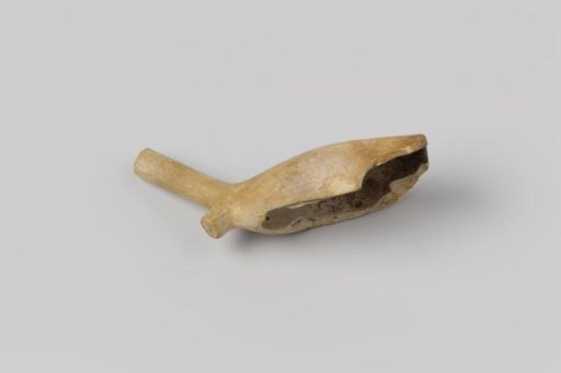 Fragment of a pipe bowl with part of the stem from the wreck of the East Indiaman Hollandia