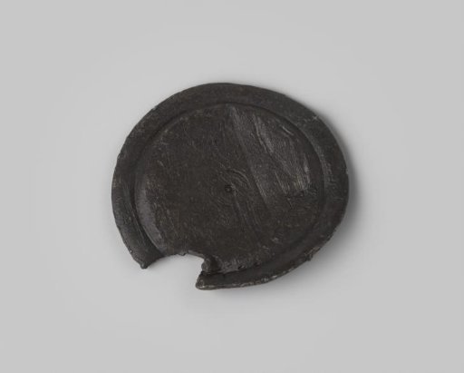 Lid of a ewer from the wreck of the East Indiaman Hollandia