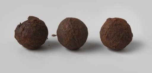 Balls from the wreck of the Dutch East Indiaman Hollandia