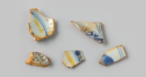 Fragments of plates from the wreck of the East Indiaman Hollandia