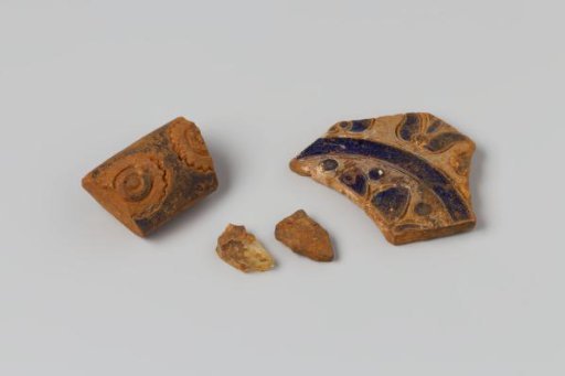 Shards of pots and a glass shard from the wreck of the East Indiaman Hollandia