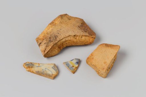 Fragments of porcelain and stoneware from the wreck of the East Indiaman Hollandia