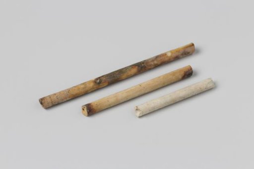 Fragments of pipe stems from the wreck of the East Indiaman Hollandia