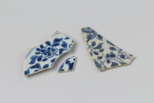 Shards of plates from the wreck of the East Indiaman Hollandia