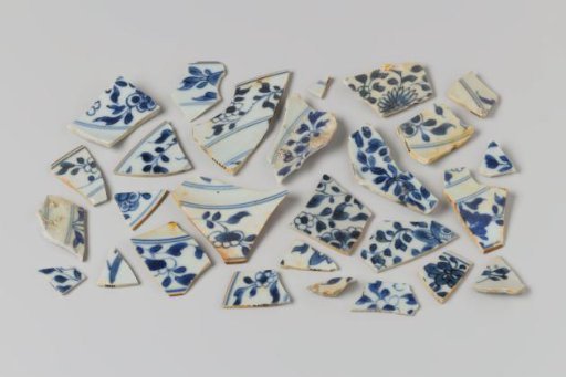 Sherds of plates from the wreck of the East Indiaman Hollandia