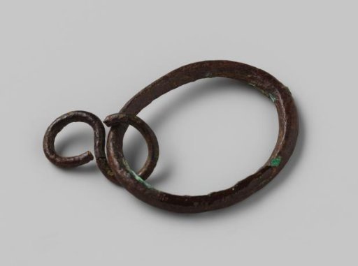 Ring-shaped fragment with a link from the wreck of the East Indiaman Hollandia