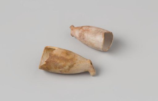 Pipe bowls from the wreck of the East Indiaman Hollandia