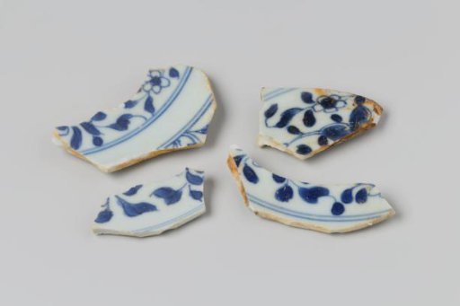 Sherds of plates from the wreck of the East Indiaman Hollandia