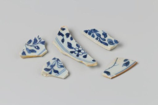 Fragments of plates from the wreck of the East Indiaman Hollandia